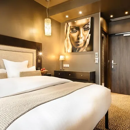 B Montmartre 4* Parigi