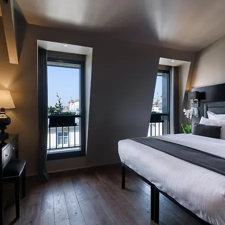 B Montmartre 4* Parigi