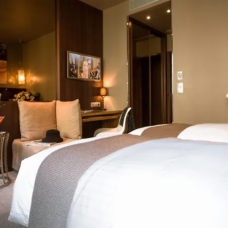 B Montmartre 4* Parigi