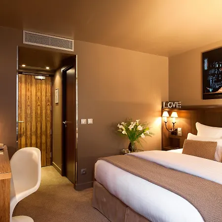 B Montmartre Hotel 4*