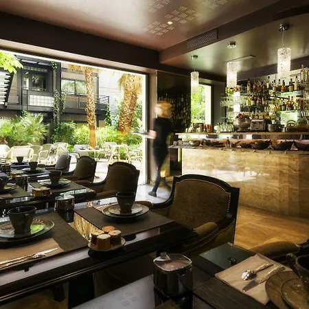 B Montmartre Hotel 4*