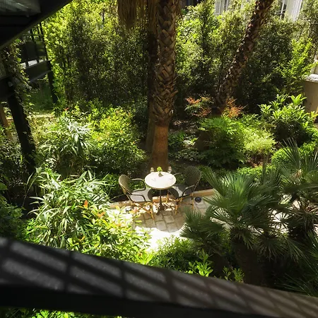 B Montmartre Hotel 4*