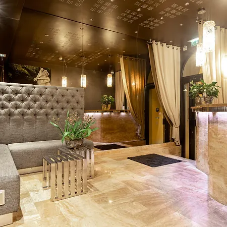 B Montmartre Hotel 4*