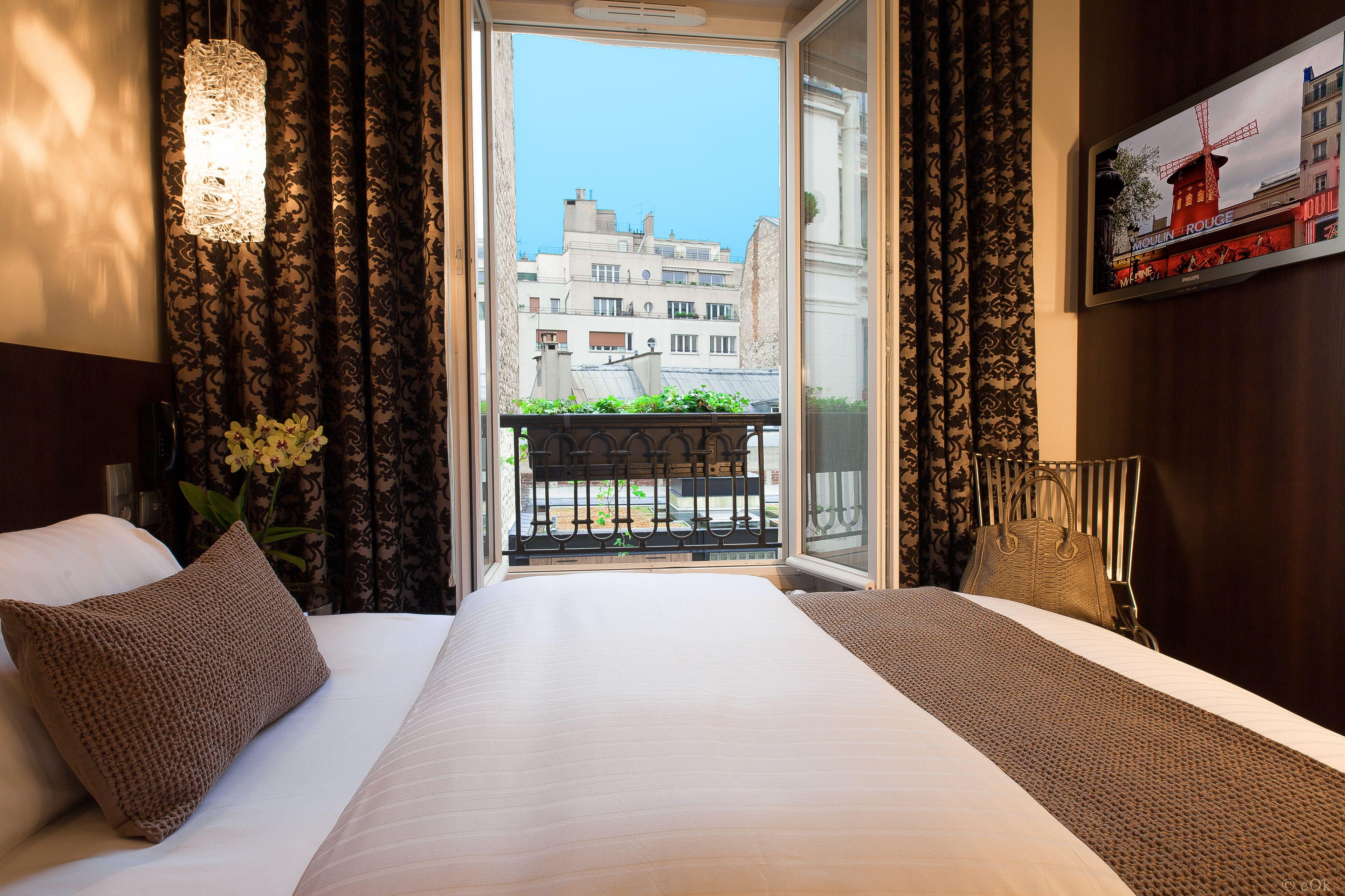 B Montmartre Hotel 4*