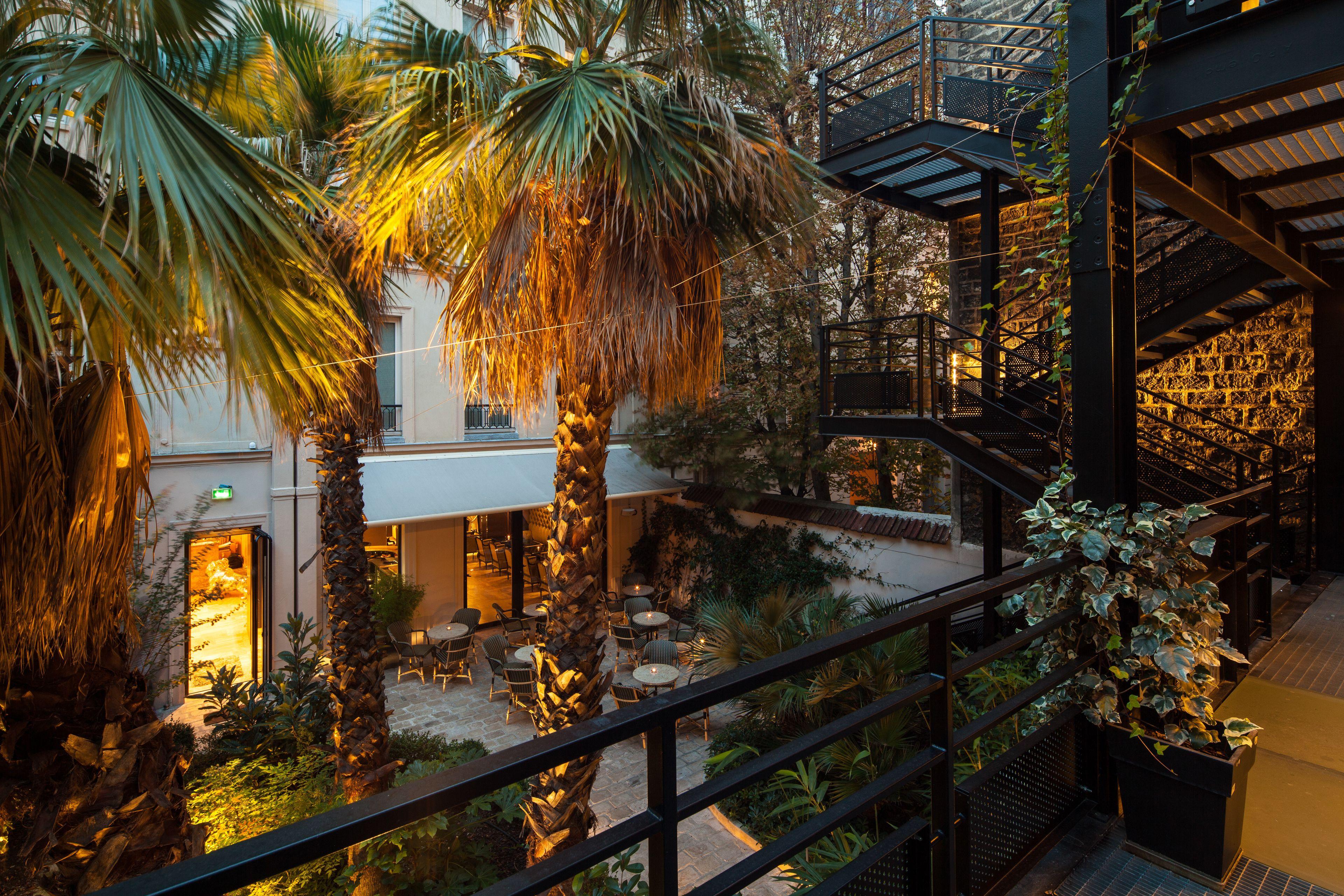 B Montmartre Hotel 4*